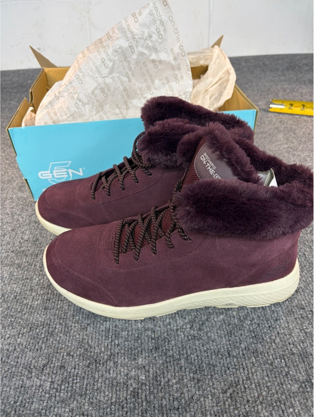 Skechers On the Go Water Resistant Suede Boots Winter Chill Burgundy Sz 10